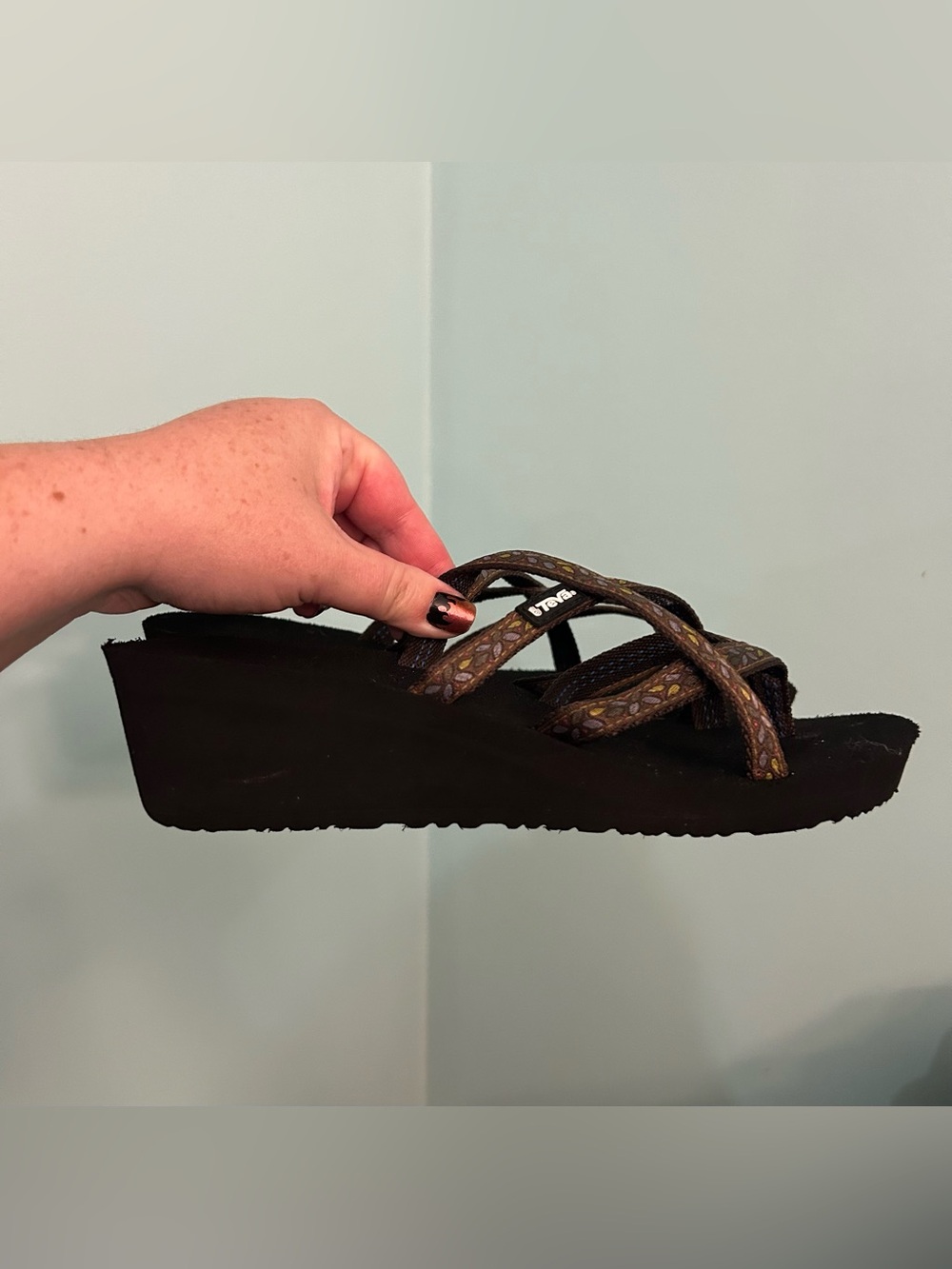 Teva Olowahu Flip Flop Sandals Womens Sz. 8 Brown Strappy Comfort Slip On Wedge